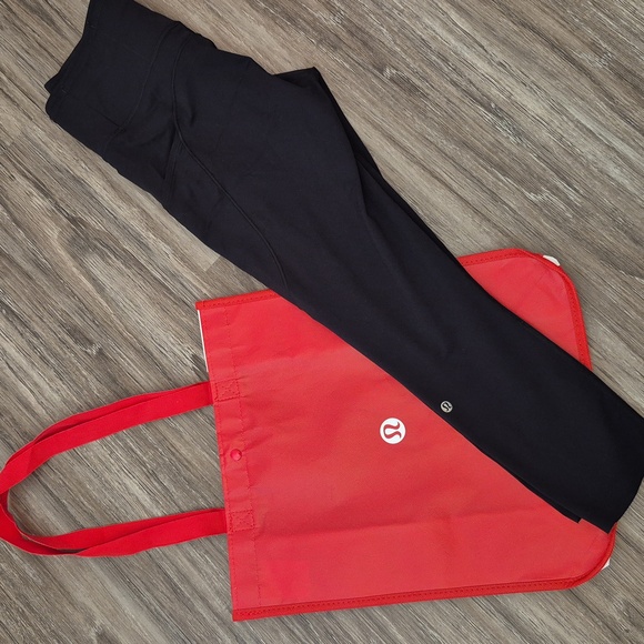 Lululemon Black Size 8 Leggings & Red Bag - Picture 2 of 2